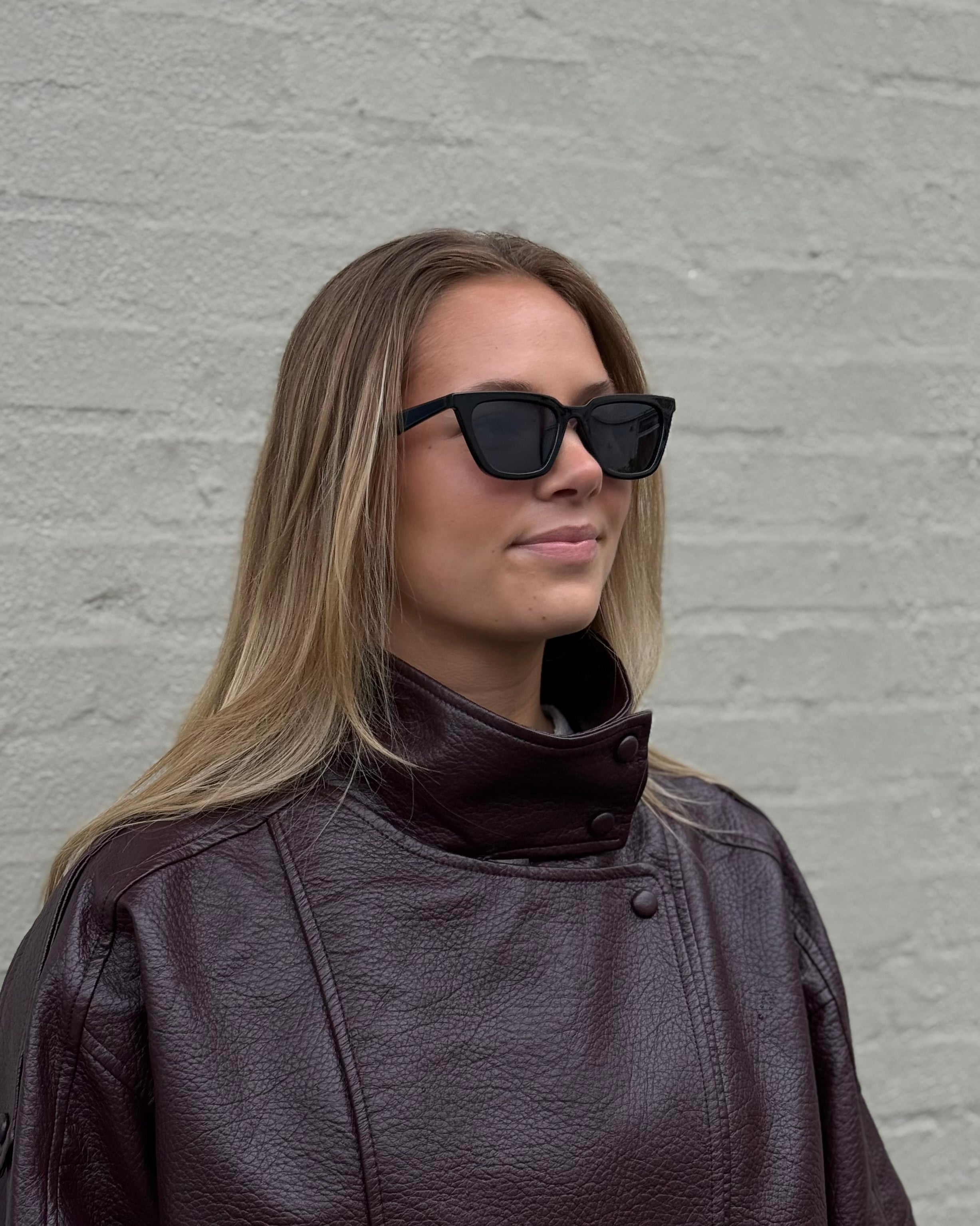 ZOE SOLBRILLER SORT