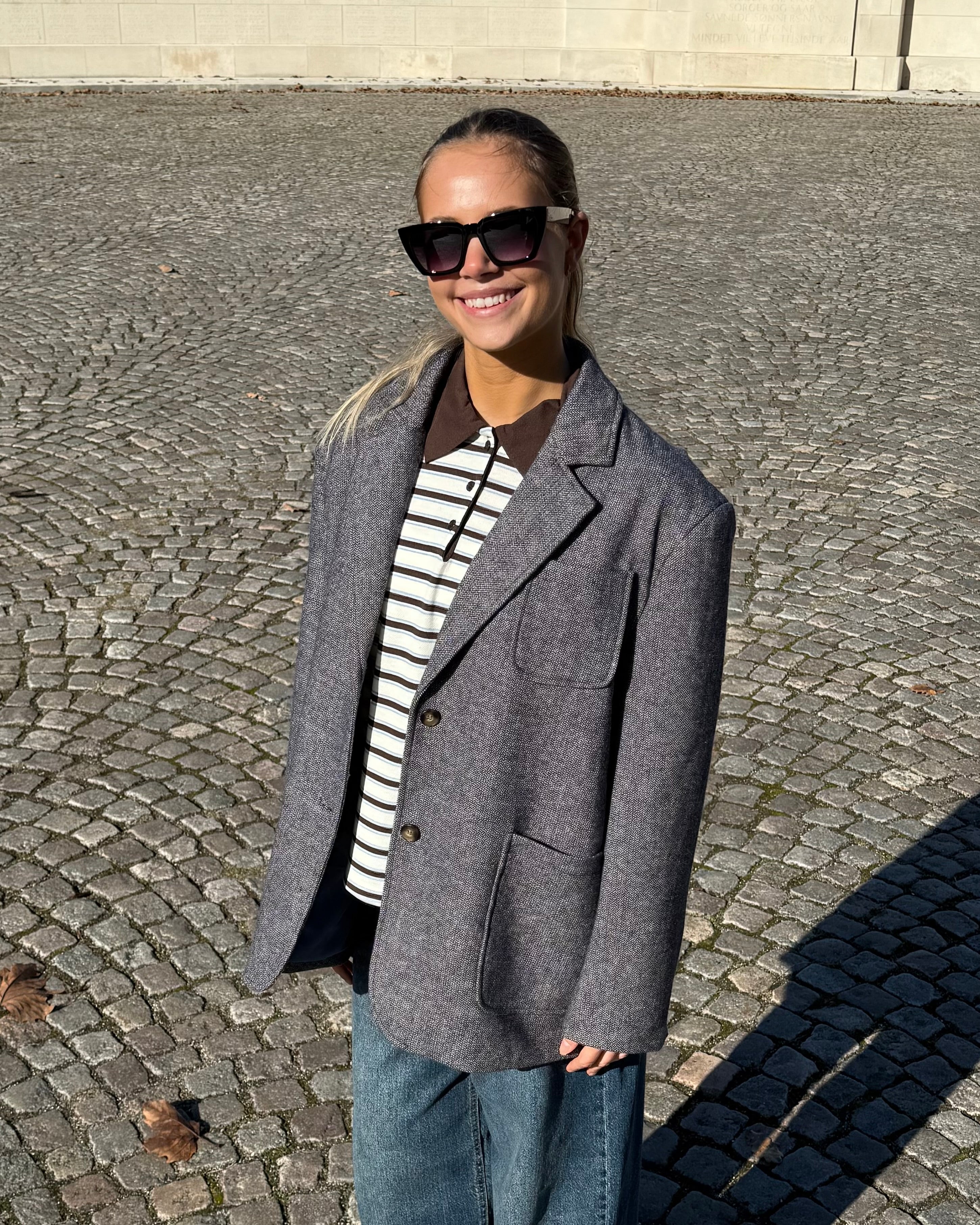 ANNA SOLBRILLER SORT